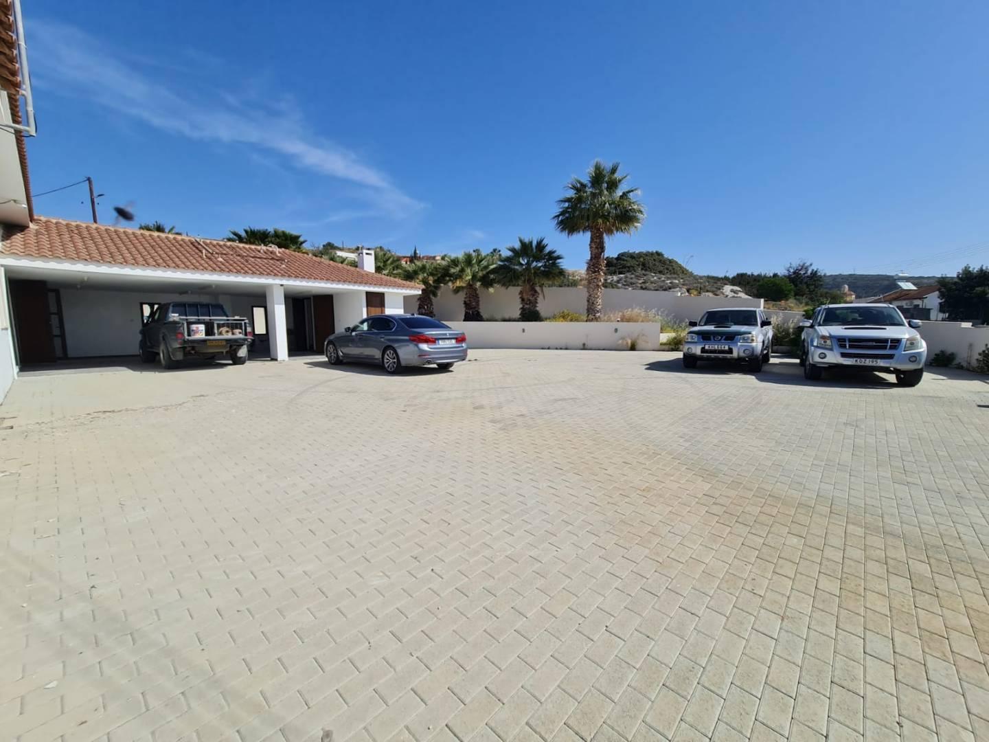 5-bedroom villa in Larnaca № 153151: https://dom.com.cy/en/catalog/sale/153151/ (dom.com.cy)