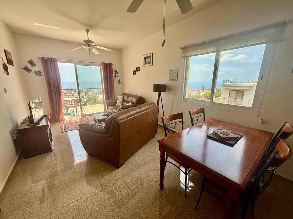 2 beds 1 bath Flat/apartment: https://www.facebook.com/marketplace/item/2848408678695148 (www.facebook.com)