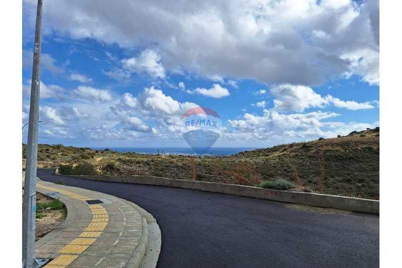 Residential land 847 m²: https://www.bazaraki.com/adv/5798081_residential-land-847-m2 (www.bazaraki.com)