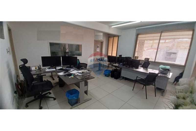 Commercial building in agios athanasios: https://www.bazaraki.com/adv/5797861_commercial-building-in-agios-athanasios (www.bazaraki.com)