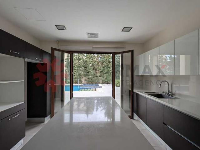 5-bedroom villa for sale: https://www.bazaraki.com/adv/5799652_5-bedroom-villa-for-sale (www.bazaraki.com)