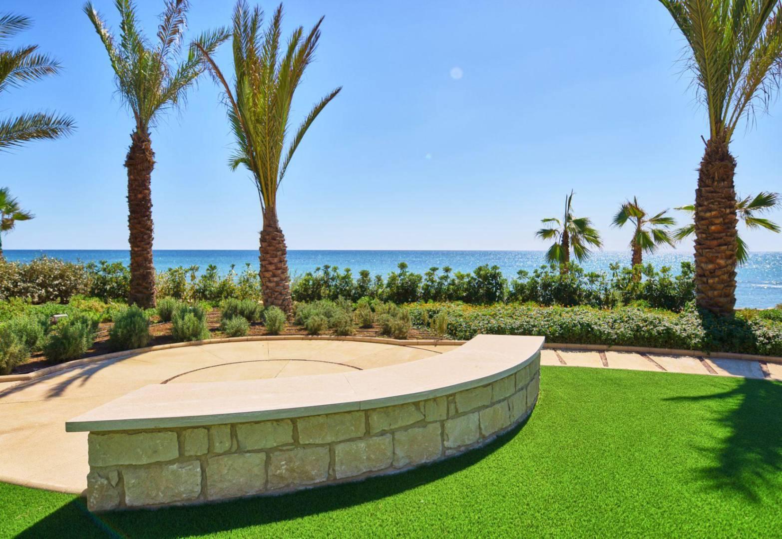 New 7-bedroom villa in Larnaca № 153410: https://dom.com.cy/en/catalog/sale/153410/ (dom.com.cy)