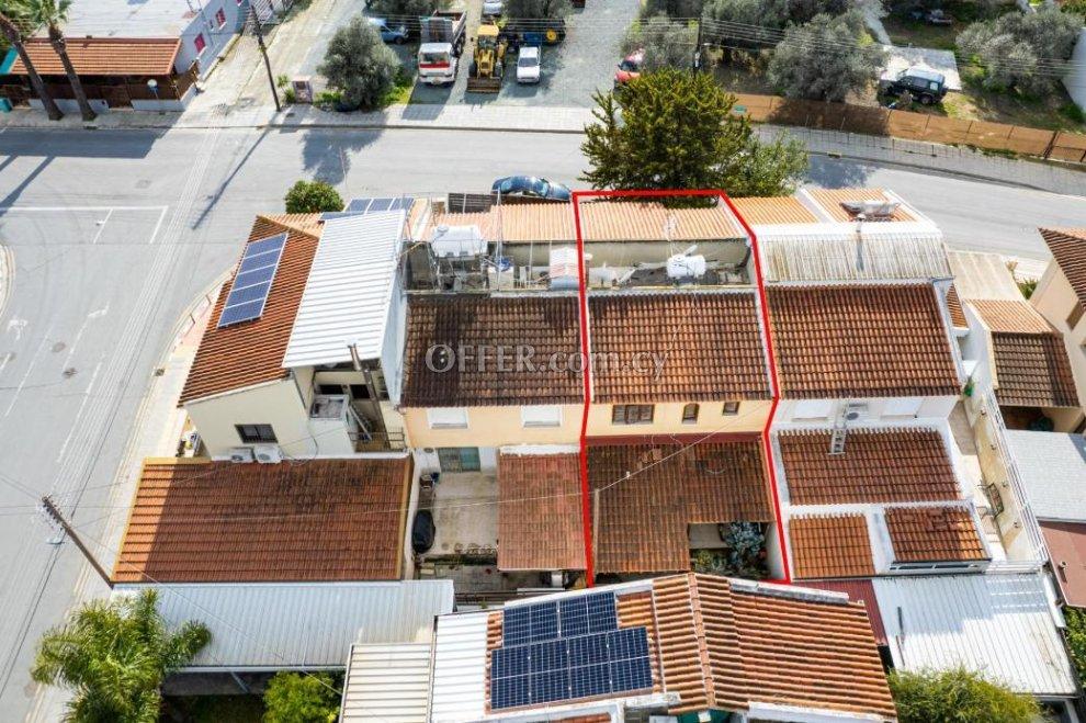 Two storey house in Latsia Nicosia: https://www.offer.com.cy/en/two-storey-house-in-latsia-nicosia/21-811648/ (www.offer.com.cy)