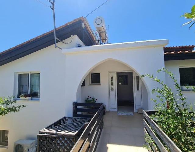 6-bedroom villa in Paphos № 153166: https://dom.com.cy/en/catalog/sale/153166/ (dom.com.cy)