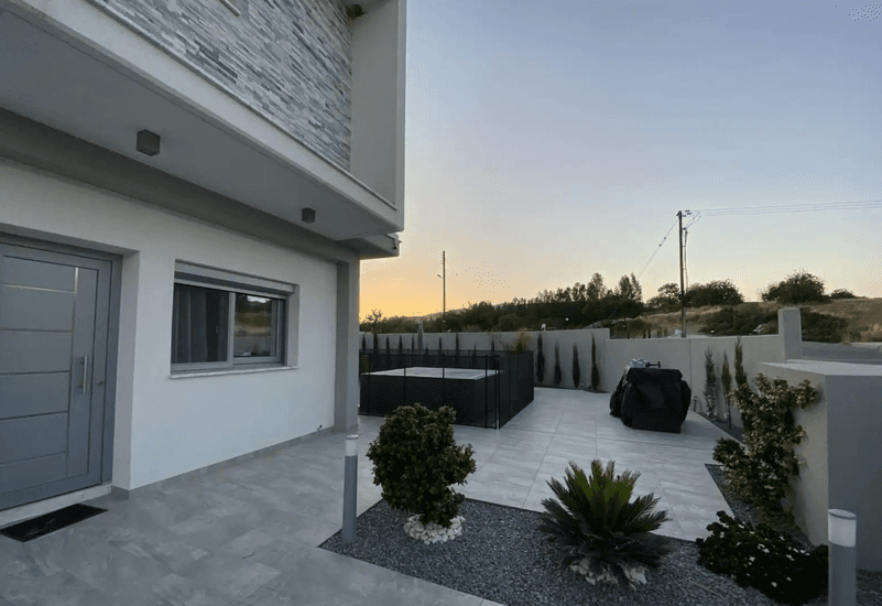 3-bedroom detached house to rent: https://www.bazaraki.com/adv/5787945_3-bedroom-detached-house-to-rent (www.bazaraki.com)