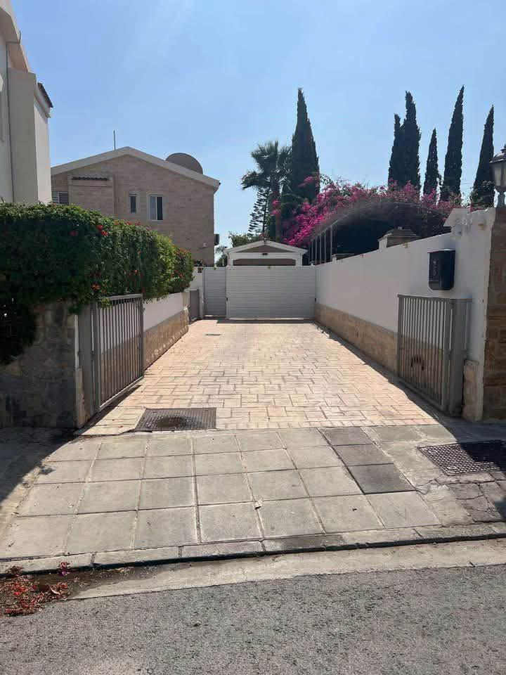 4 Bedroom House 3Mins walk to the Larnaca Seaside Beach: https://www.facebook.com/marketplace/item/1689329275036061 (www.facebook.com)