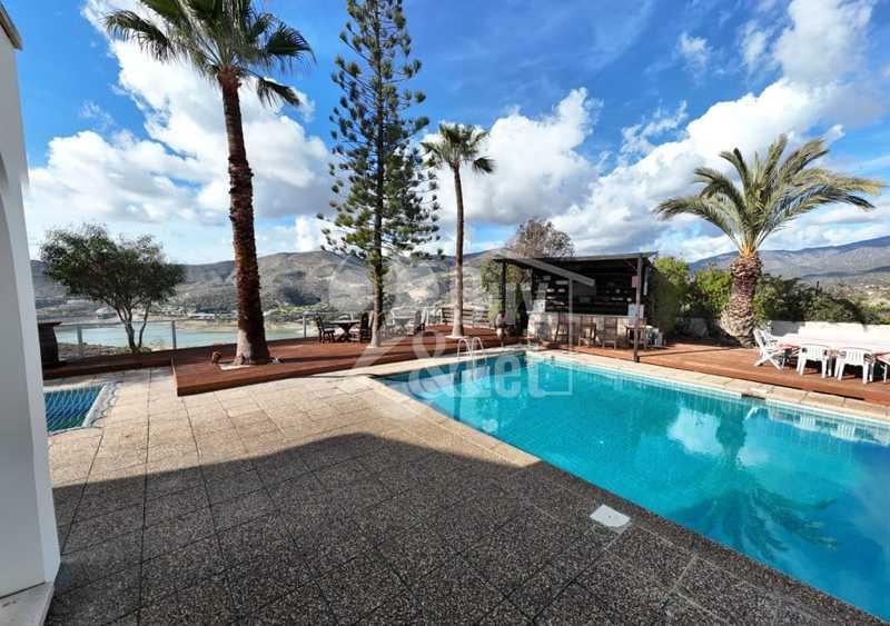 7-bedroom villa to rent: https://www.bazaraki.com/adv/5791481_7-bedroom-villa-to-rent (www.bazaraki.com)