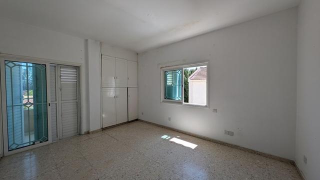 Residential Building 362 SQM For Sale: https://www.zyprus.com/property/39148/9-bedrooms-building-residential-building-in-kaimakli-nicosia (www.zyprus.com)