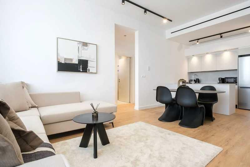 4-bedroom apartment for sale: https://www.bazaraki.com/adv/5796175_4-bedroom-apartment-for-sale (www.bazaraki.com)