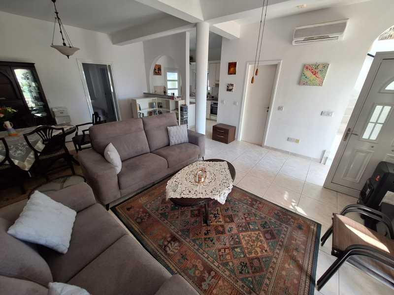 3-bedroom villa to rent: https://www.bazaraki.com/adv/5790583_3-bedroom-villa-to-rent (www.bazaraki.com)
