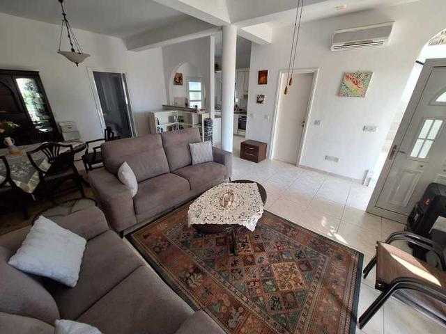 3-bedroom villa to rent: https://www.bazaraki.com/adv/5790583_3-bedroom-villa-to-rent (www.bazaraki.com)