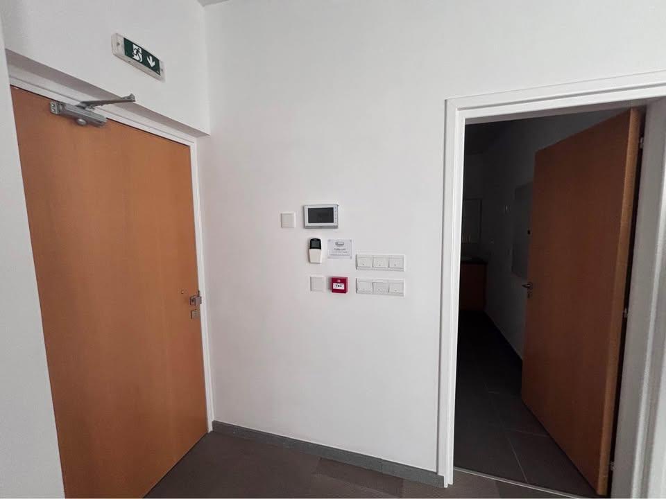 Office in Glastonos, prime location: https://www.facebook.com/marketplace/item/520568101118992 (www.facebook.com)