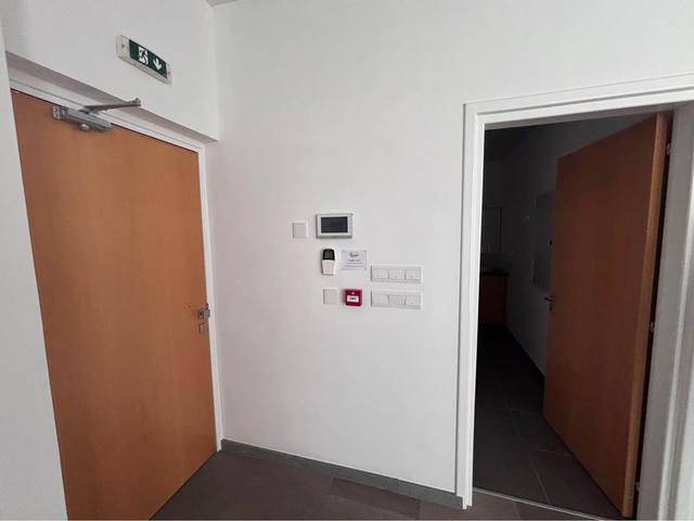 Office in Glastonos, prime location: https://www.facebook.com/marketplace/item/520568101118992 (www.facebook.com)
