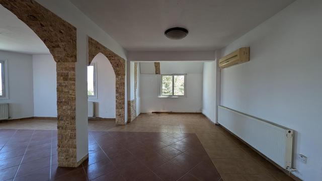 Residential Building 362 SQM For Sale: https://www.zyprus.com/property/39148/9-bedrooms-building-residential-building-in-kaimakli-nicosia (www.zyprus.com)