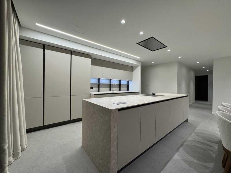 3-bedroom penthouse to rent: https://www.bazaraki.com/adv/5798252_3-bedroom-penthouse-to-rent (www.bazaraki.com)