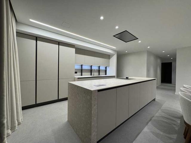 3-bedroom penthouse to rent: https://www.bazaraki.com/adv/5798252_3-bedroom-penthouse-to-rent (www.bazaraki.com)