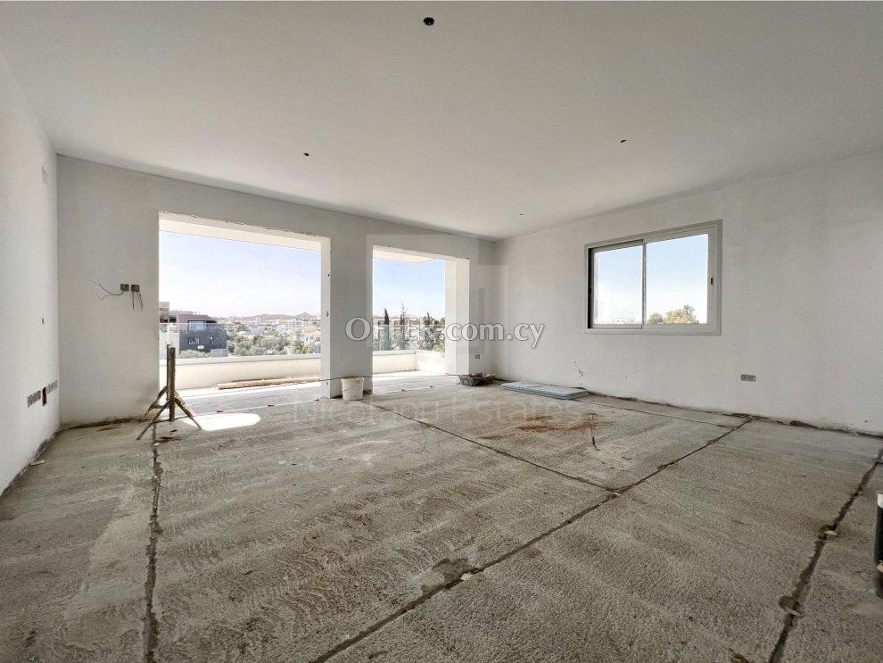 Modern 2 bedroom Penthouse with Roof Garden in Latsia: https://www.offer.com.cy/en/modern-2-bedroom-penthouse-with-roof-garden-in-latsia/21-762162/ (www.offer.com.cy)