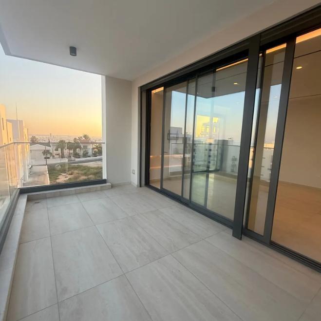 3-bedroom penthouse in Limassol №152796: https://dom.com.cy/en/catalog/rent/152796/ (dom.com.cy)