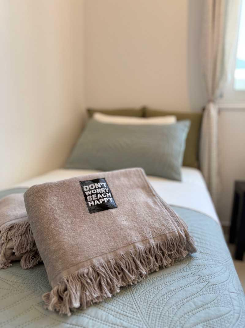2 bdr flat w/ pool access: https://www.bazaraki.com/adv/5792556_2-bdr-flat-w-pool-access (www.bazaraki.com)