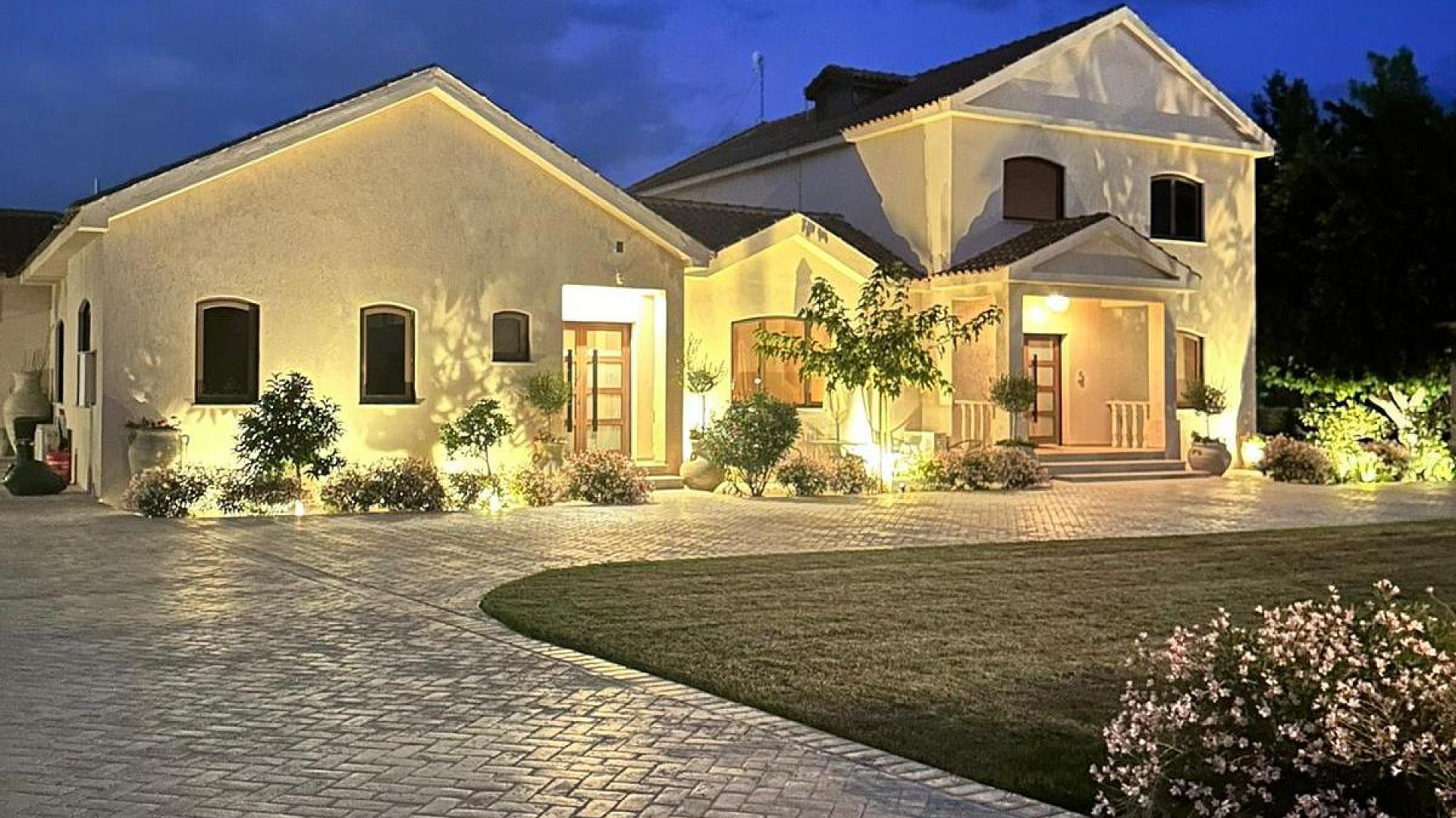 6-bedroom villa in Larnaca № 153177: https://dom.com.cy/en/catalog/sale/153177/ (dom.com.cy)