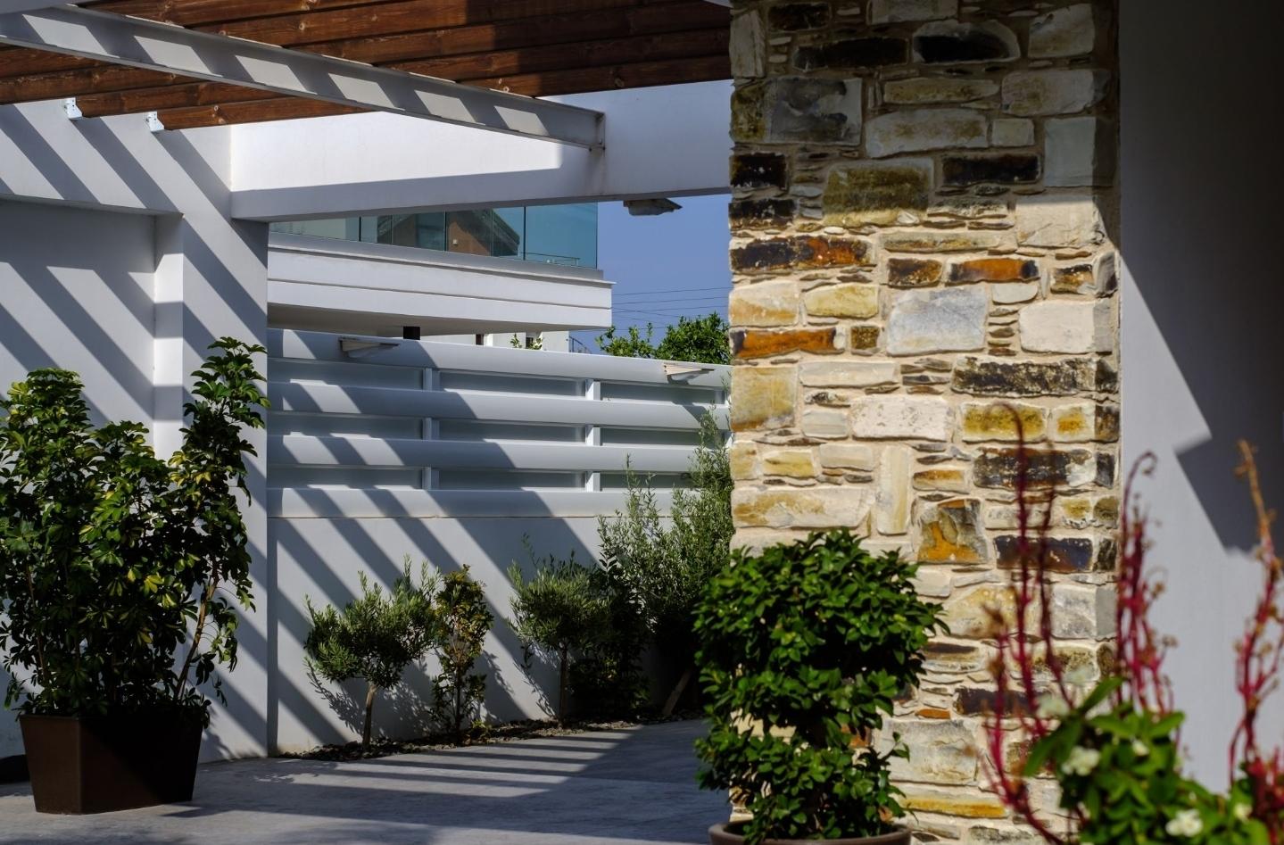 New 5-bedroom villa in Larnaca № 153311: https://dom.com.cy/en/catalog/sale/153311/ (dom.com.cy)