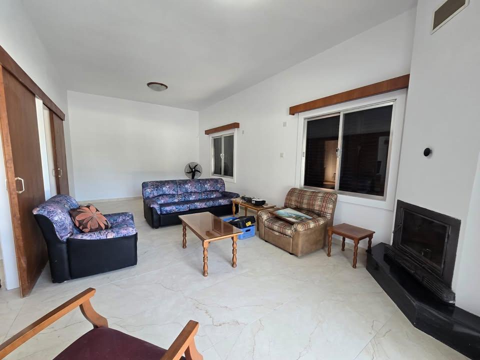 3 Beds 2 Baths House: https://www.facebook.com/marketplace/item/1225569052623149 (www.facebook.com)