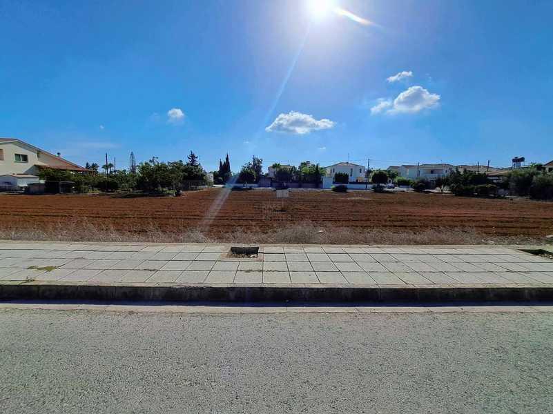 Residential land 565 m²: https://www.bazaraki.com/adv/5788876_residential-land-565-m2 (www.bazaraki.com)