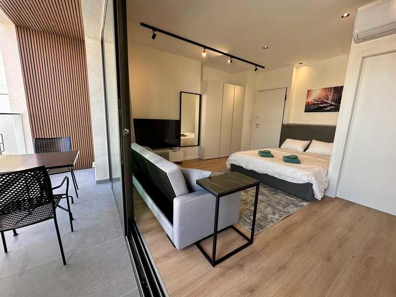 New central luxury studio: https://www.bazaraki.com/adv/5789401_new-central-luxury-studio (www.bazaraki.com)