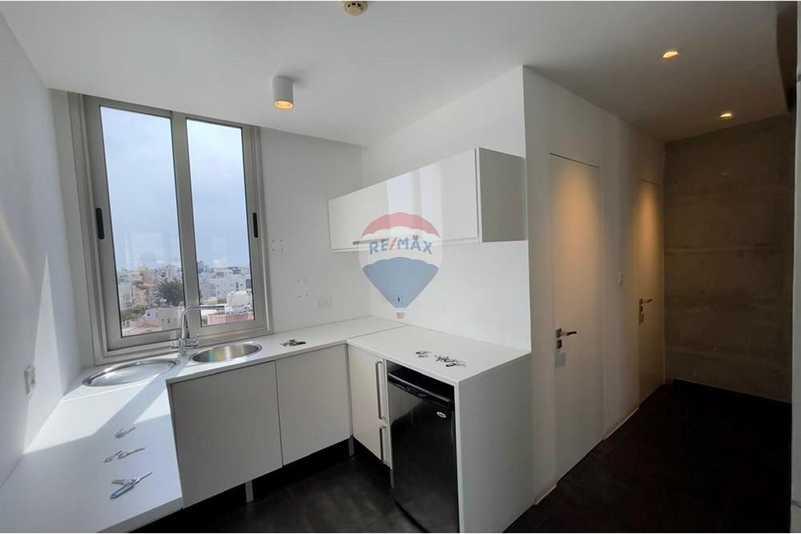 196m2 modern office near the highway: https://www.bazaraki.com/adv/5796047_196m2-modern-office-near-the-highway (www.bazaraki.com)