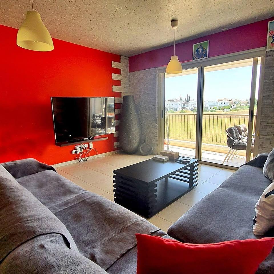 2 Beds 1 Bath Apartment/condo: https://www.facebook.com/marketplace/item/949516800468435 (www.facebook.com)