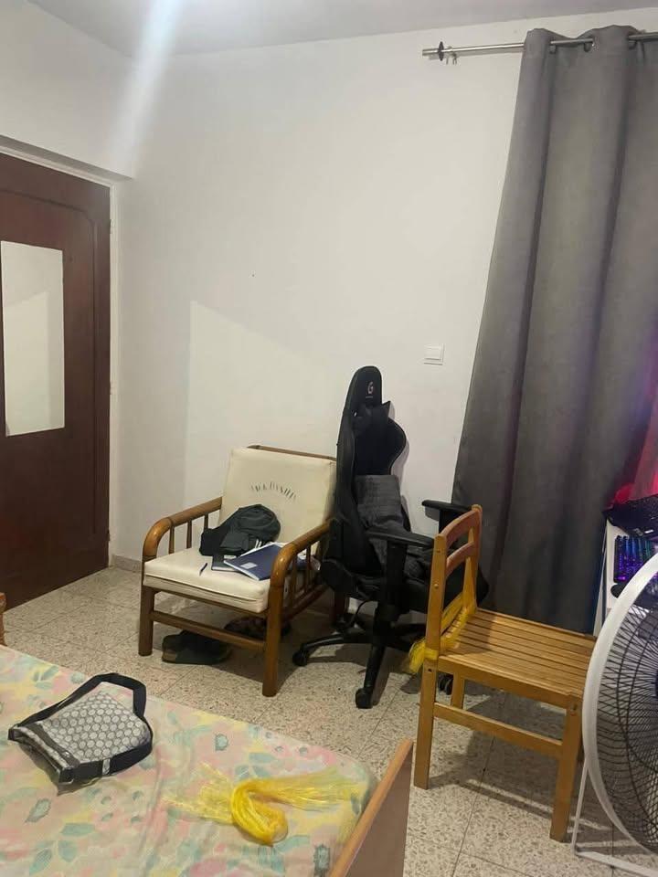 Room for rent: https://www.facebook.com/marketplace/item/4130601597263173 (www.facebook.com)
