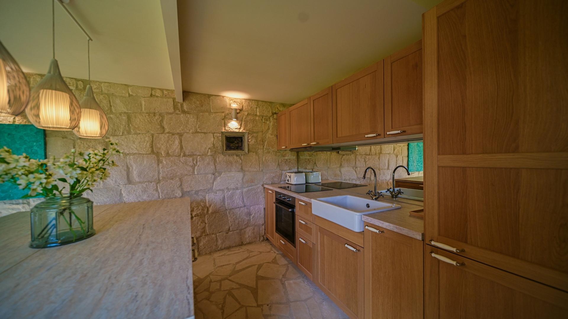 6-bedroom villa in Larnaca № 153177: https://dom.com.cy/en/catalog/sale/153177/ (dom.com.cy)