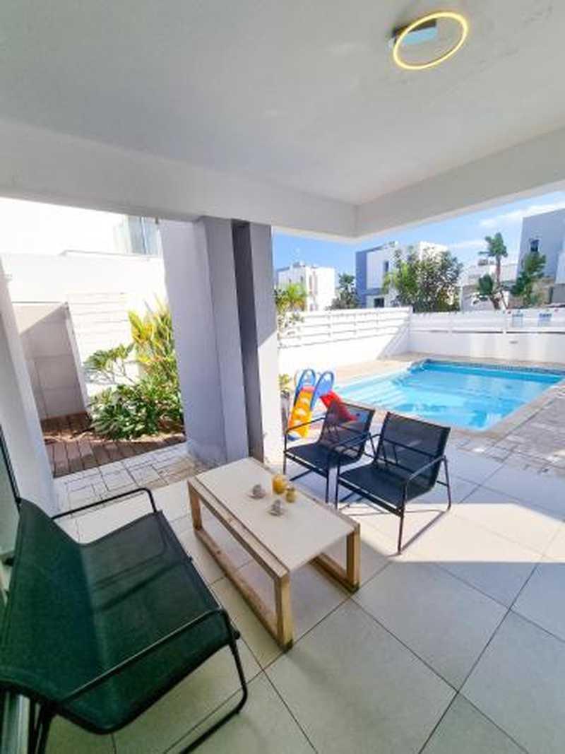 Beach villa with private pool and bbq: https://www.bazaraki.com/adv/5786288_beach-villa-with-private-pool-and-bbq (www.bazaraki.com)