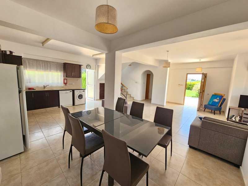 3-bedroom villa to rent: https://www.bazaraki.com/adv/5797194_3-bedroom-villa-to-rent (www.bazaraki.com)