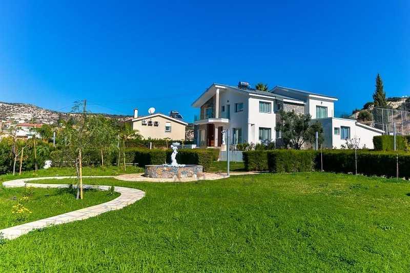  5-bedroom villa to rent: https://www.bazaraki.com/adv/5792029_5-bedroom-villa-to-rent (www.bazaraki.com)