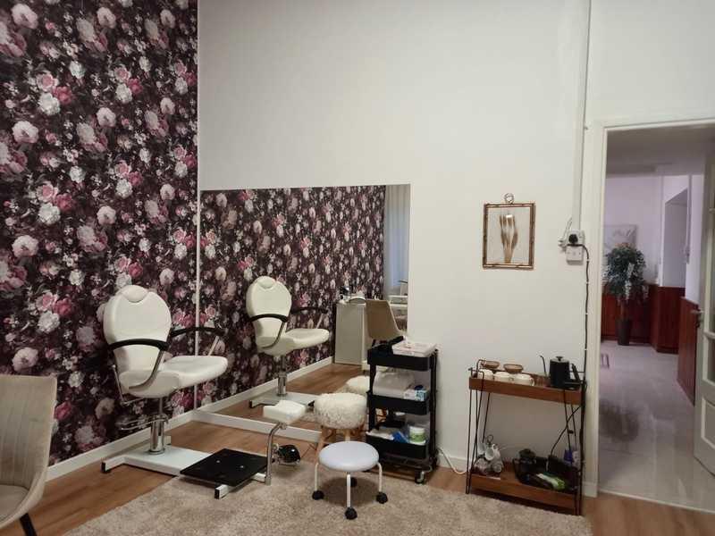 Beauty space: https://www.bazaraki.com/adv/5792597_beauty-space-for-rent (www.bazaraki.com)