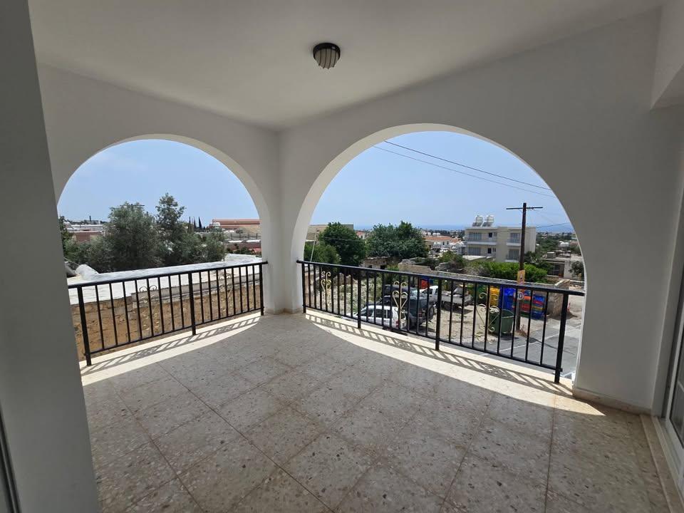 3 Beds 2 Baths House: https://www.facebook.com/marketplace/item/622762424144560 (www.facebook.com)