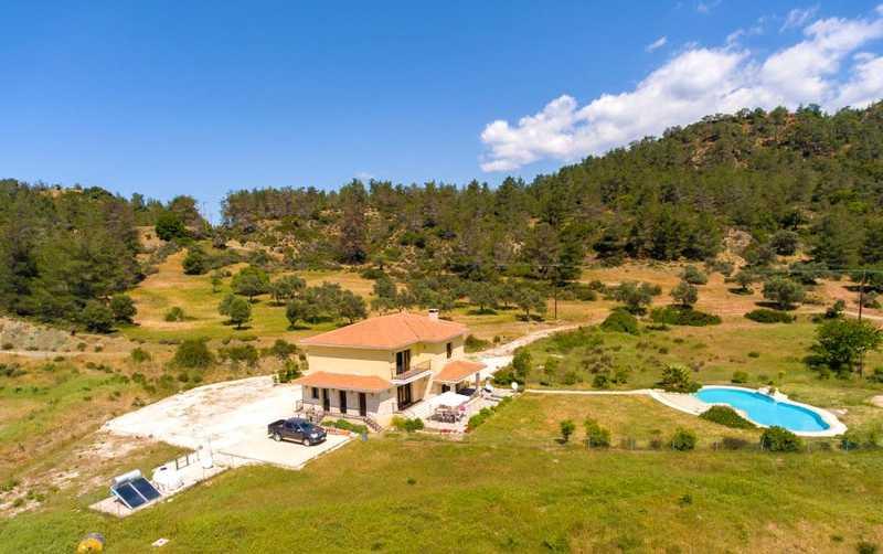 5-bedroom villa for sale: https://www.bazaraki.com/adv/5795342_5-bedroom-villa-for-sale (www.bazaraki.com)