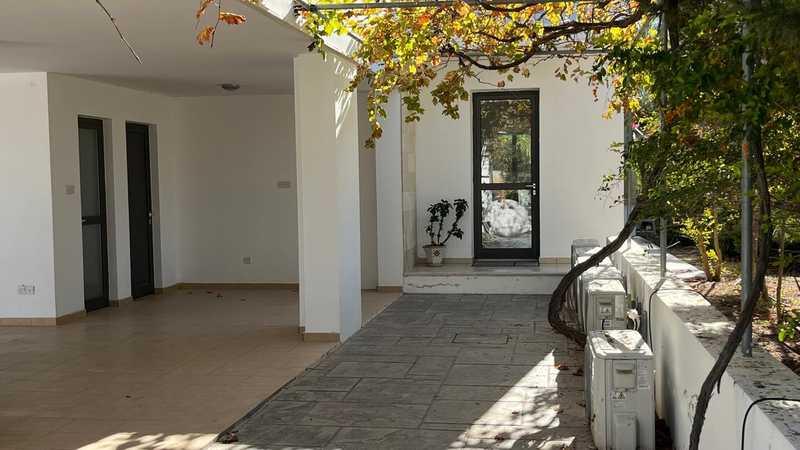 3-bedroom villa to rent: https://www.bazaraki.com/adv/5792476_3-bedroom-villa-to-rent (www.bazaraki.com)
