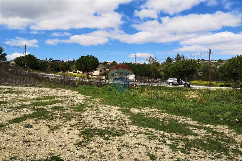 Residential land 357 m²: https://www.bazaraki.com/adv/5787665_residential-land-357-m2 (www.bazaraki.com)