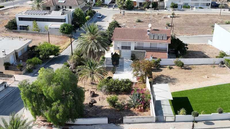 3-bedroom villa for sale: https://www.bazaraki.com/adv/5791317_3-bedroom-villa-for-sale (www.bazaraki.com)