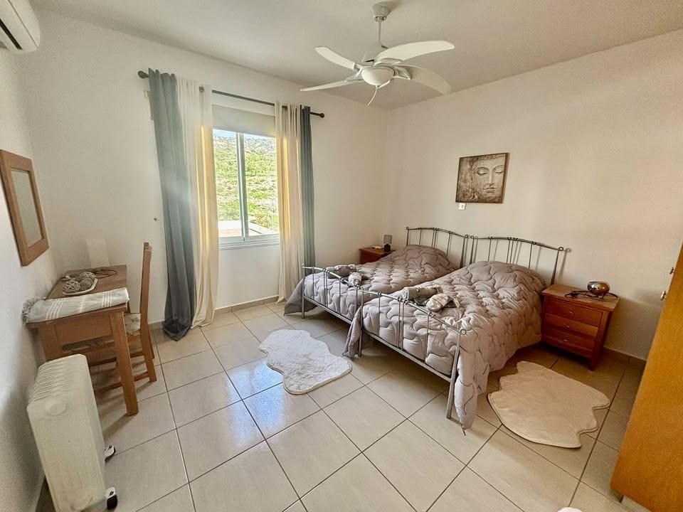 2 beds 2 baths Flat/apartment: https://www.facebook.com/marketplace/item/1377221256656155 (www.facebook.com)