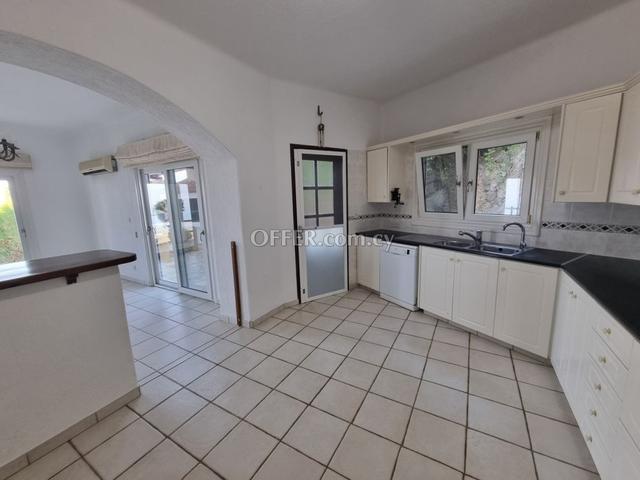 4-bedroom Detached Villa 321 sqm in Tala: https://www.offer.com.cy/en/4-bedroom-detached-villa-321-sqm-in-tala/21-816029/ (www.offer.com.cy)