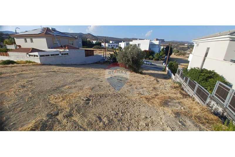 Residential land 720 m²: https://www.bazaraki.com/adv/5797851_residential-land-720-m2 (www.bazaraki.com)