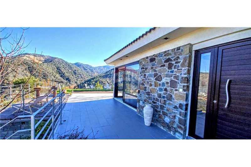 5-bedroom villa for sale: https://www.bazaraki.com/adv/5797854_5-bedroom-villa-for-sale (www.bazaraki.com)