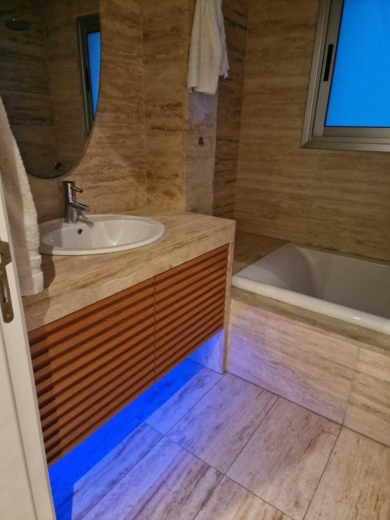 3-bedroom penthouse to rent: https://www.bazaraki.com/adv/5797354_3-bedroom-penthouse-to-rent (www.bazaraki.com)