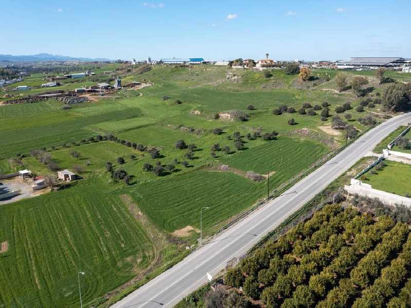 Residential land 4070 m²: https://www.bazaraki.com/adv/5787919_residential-land-4070-m2 (www.bazaraki.com)