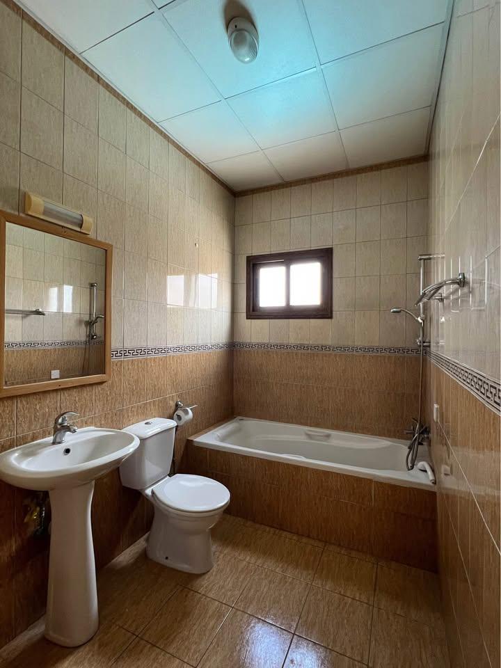 📍Town Centre 3 bedroom house,  Universal: https://www.facebook.com/marketplace/item/576311268331597 (www.facebook.com)