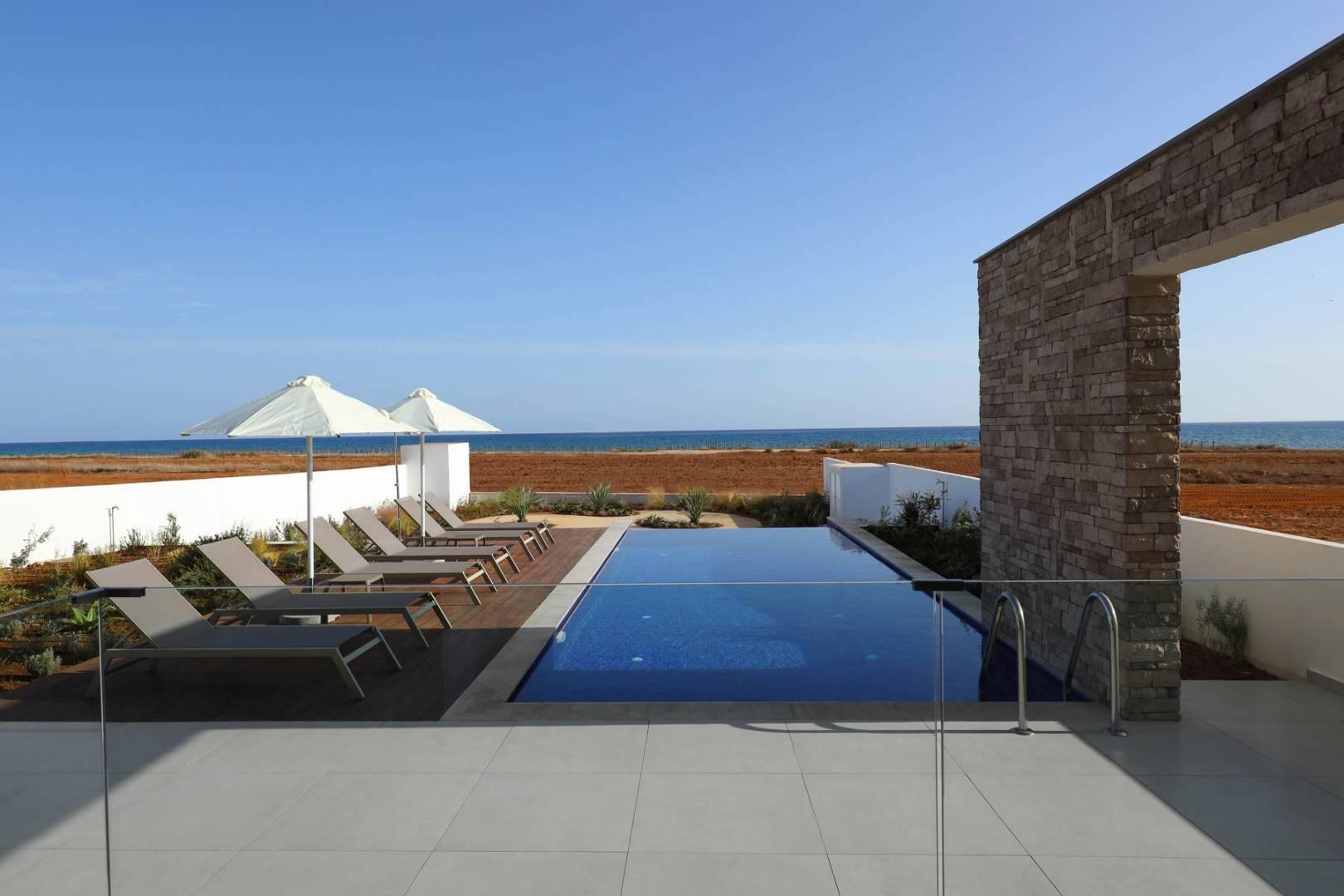 New 5-bedroom villa in Famagusta № 152193: https://dom.com.cy/en/catalog/sale/152193/ (dom.com.cy)