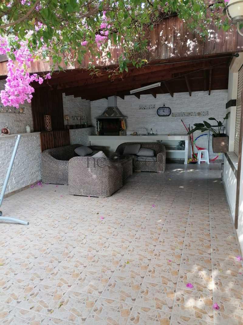 6-bedroom villa for sale: https://www.bazaraki.com/adv/5798373_6-bedroom-villa-for-sale (www.bazaraki.com)